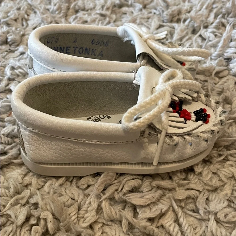 Minnetonka Thunderbird White Leather Moccasin, Size 2, Made in U.S.A.